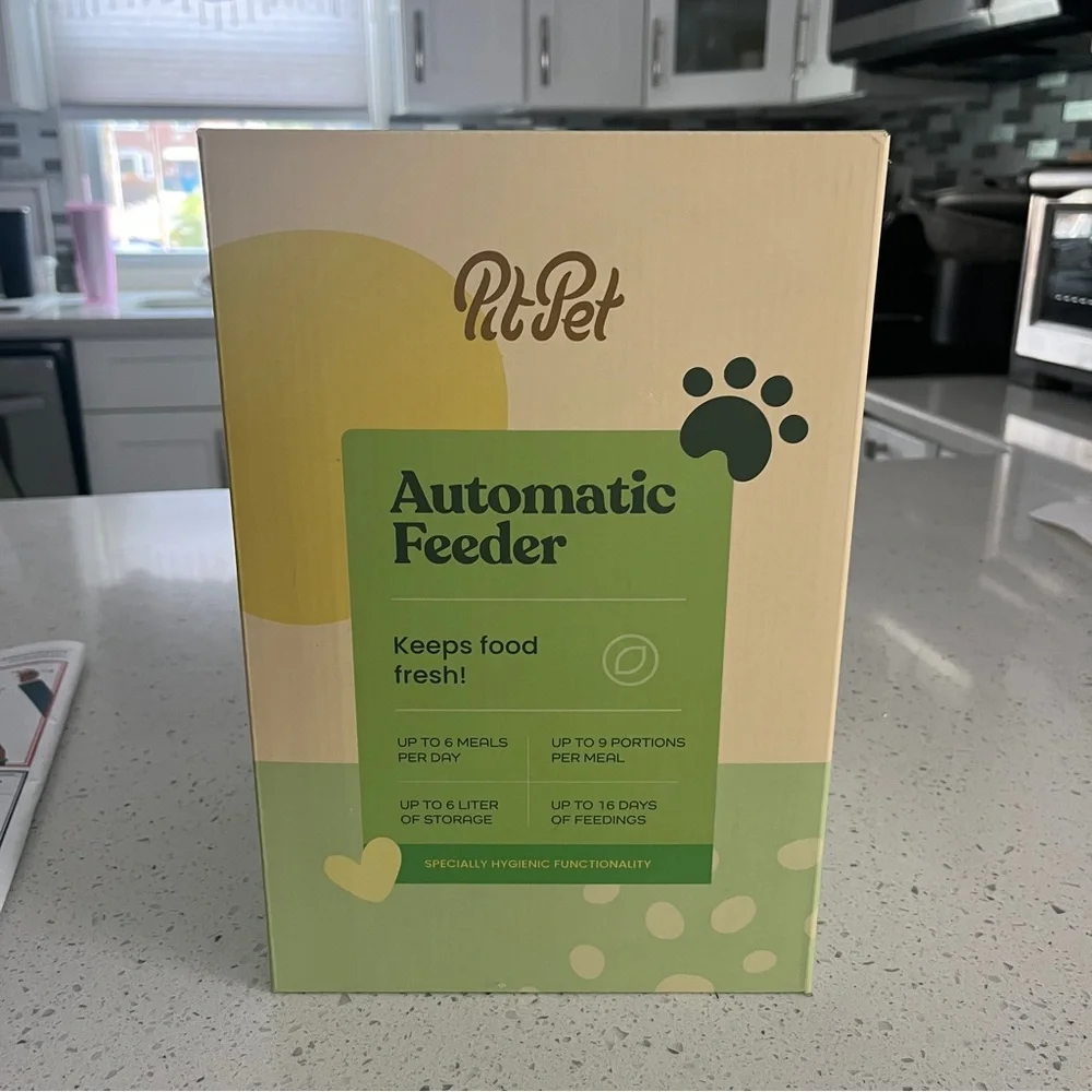 Automatic cat feeder